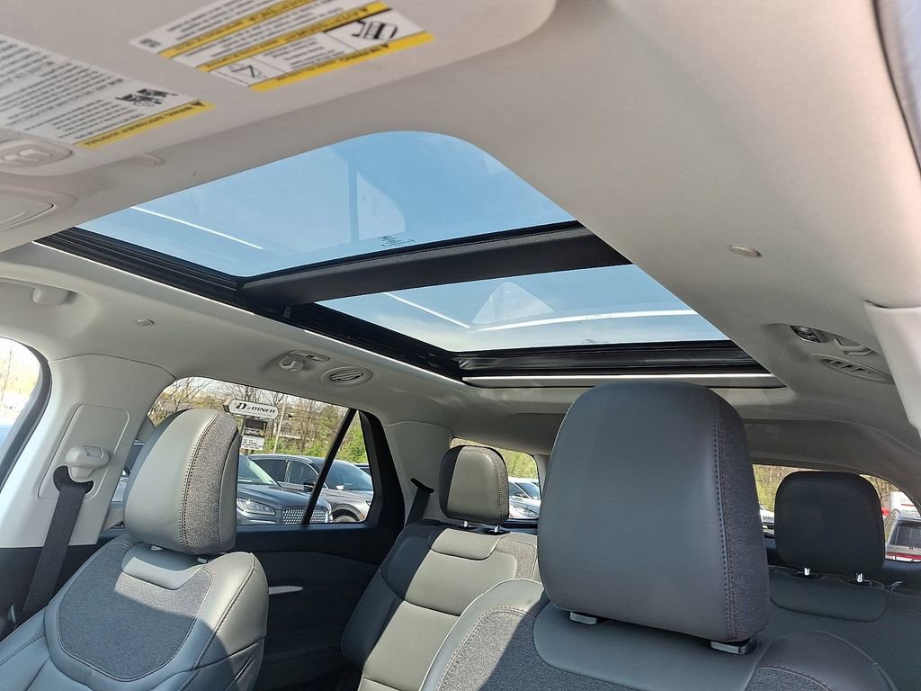 Used 2025 Ford Explorer Active w/ Active Comfort Package AWD/4WD image 15