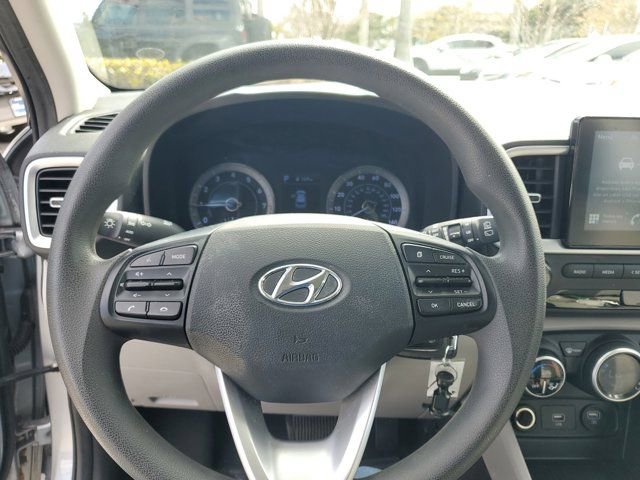 Used 2020 Hyundai Venue SEL image 17