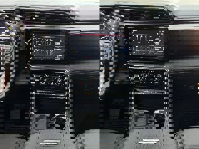 Used 2025 GMC Sierra 3500 Denali w/ Denali Reserve Package image 35