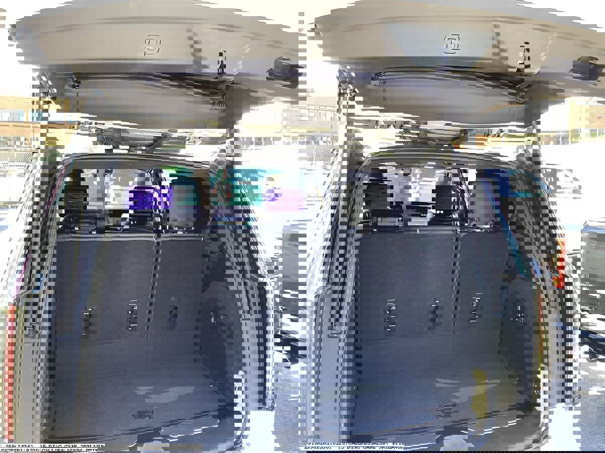 Used 2025 Cadillac Escalade Sport Platinum image 14