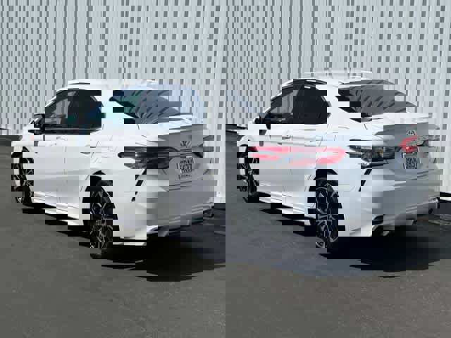 Used 2018 Toyota Camry SE w/ Moonroof Package image 4