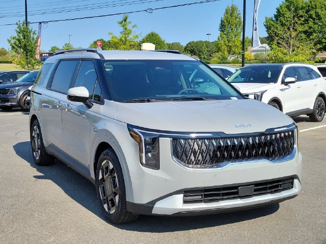 New 2027 Kia Carnival EX FWD image 3