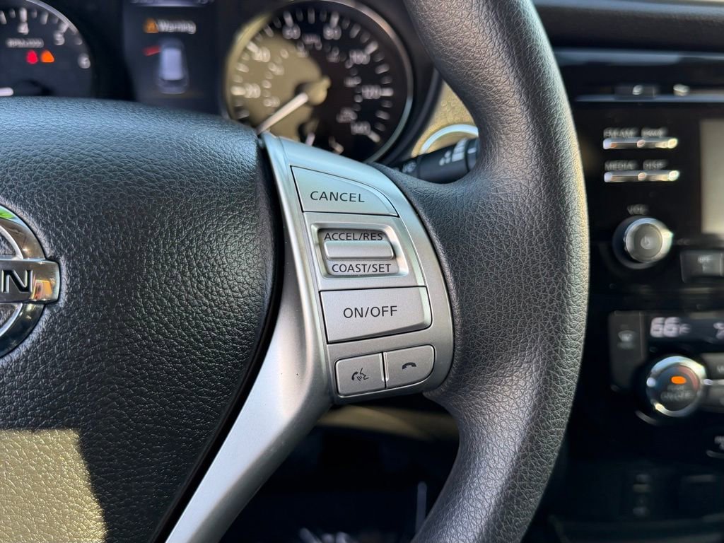 Used 2016 Nissan Rogue SV image 21