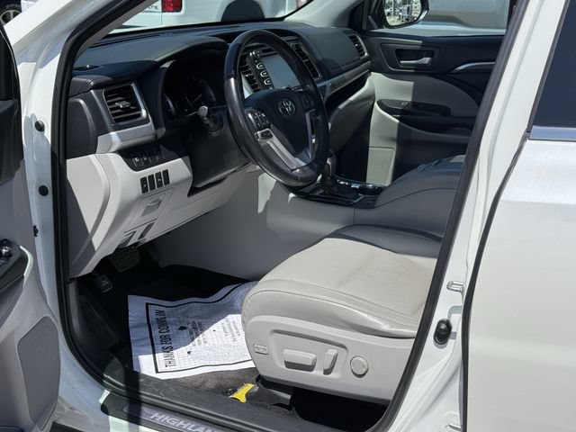 Used 2018 Toyota Highlander Limited FWD image 12