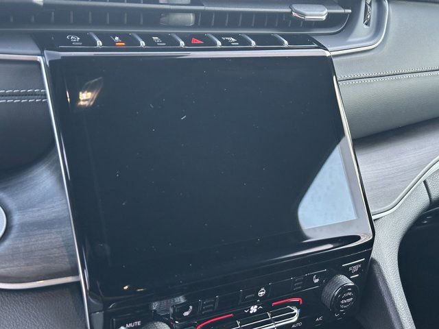 New 2025 Jeep Grand Cherokee Limited w/ Black Appearance Package image 29