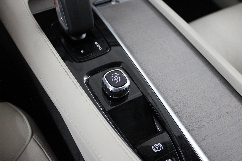 Certified 2024 Volvo XC90 B6 Plus w/ Protection Package Premier AWD/4WD image 40