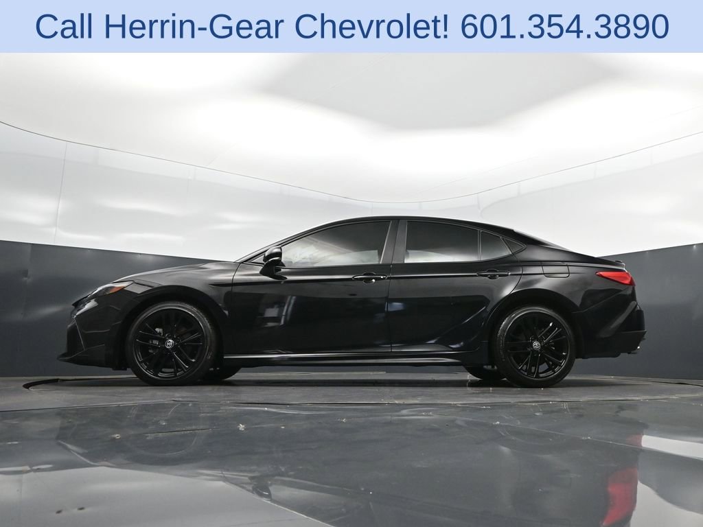 Used 2025 Toyota Camry SE image 40