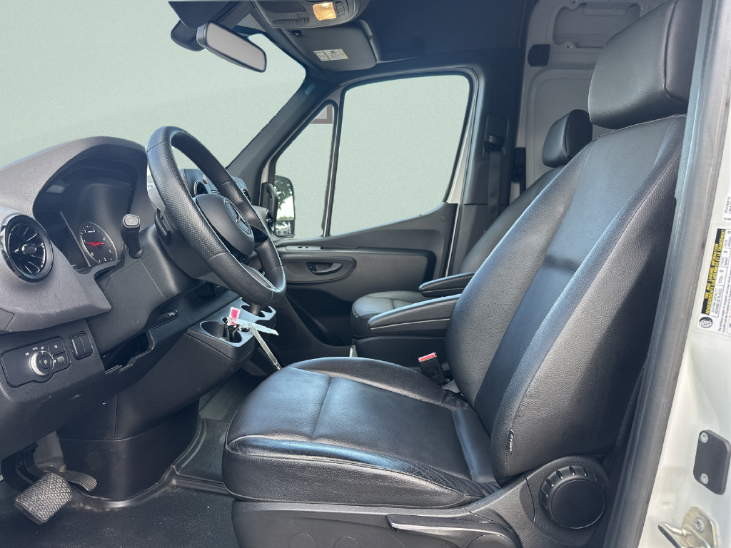 Used 2025 Mercedes-Benz Sprinter 2500 image 10