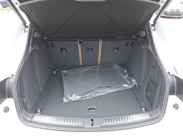 Used 2026 Porsche Macan AWD/4WD image 15