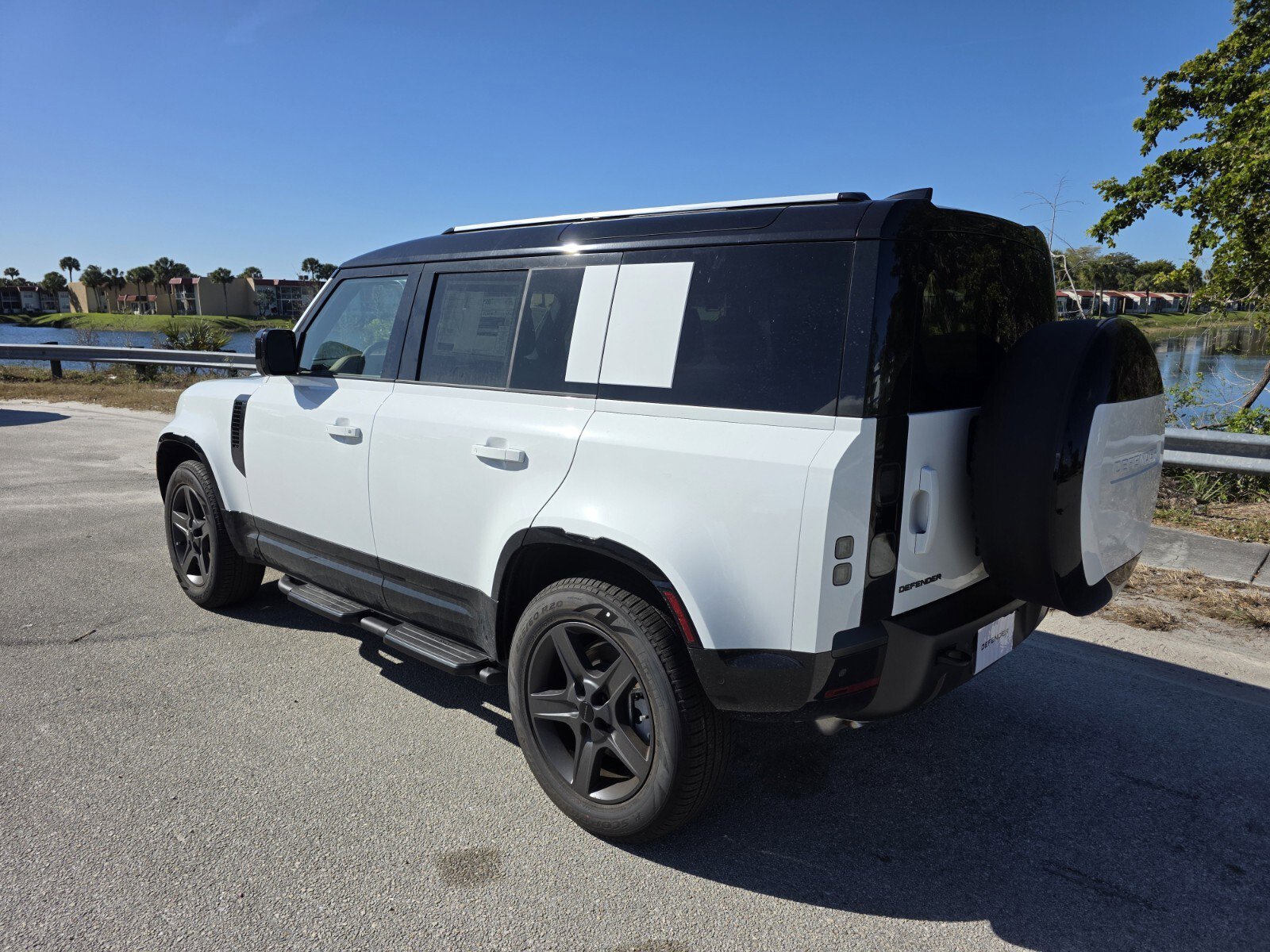 New 2026 Land Rover Defender 110 X-Dynamic SE video 2