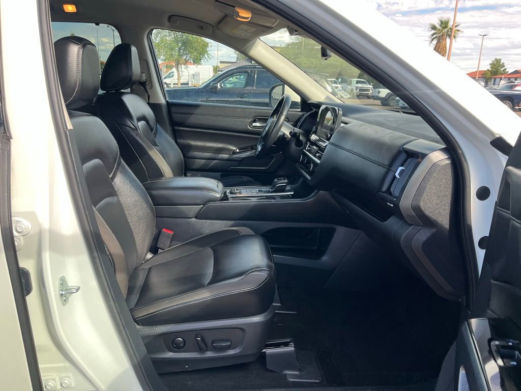 Used 2023 Nissan Pathfinder SL image 18