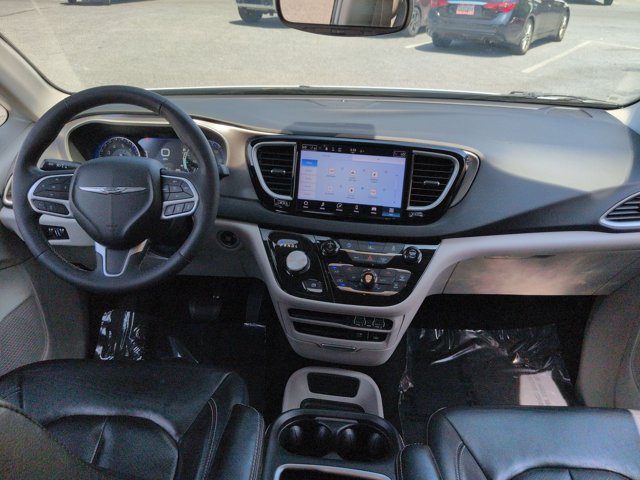 Used 2022 Chrysler Pacifica Touring-L FWD image 16