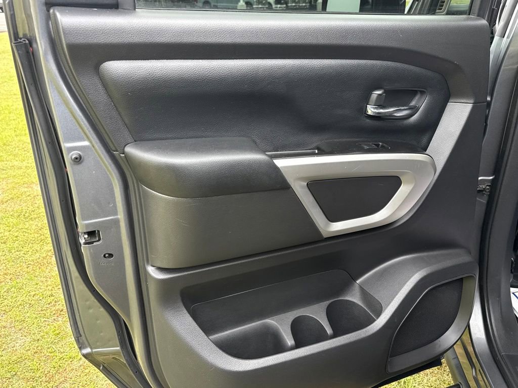 Used 2023 Nissan Titan SV w/ SV Convenience Package image 24