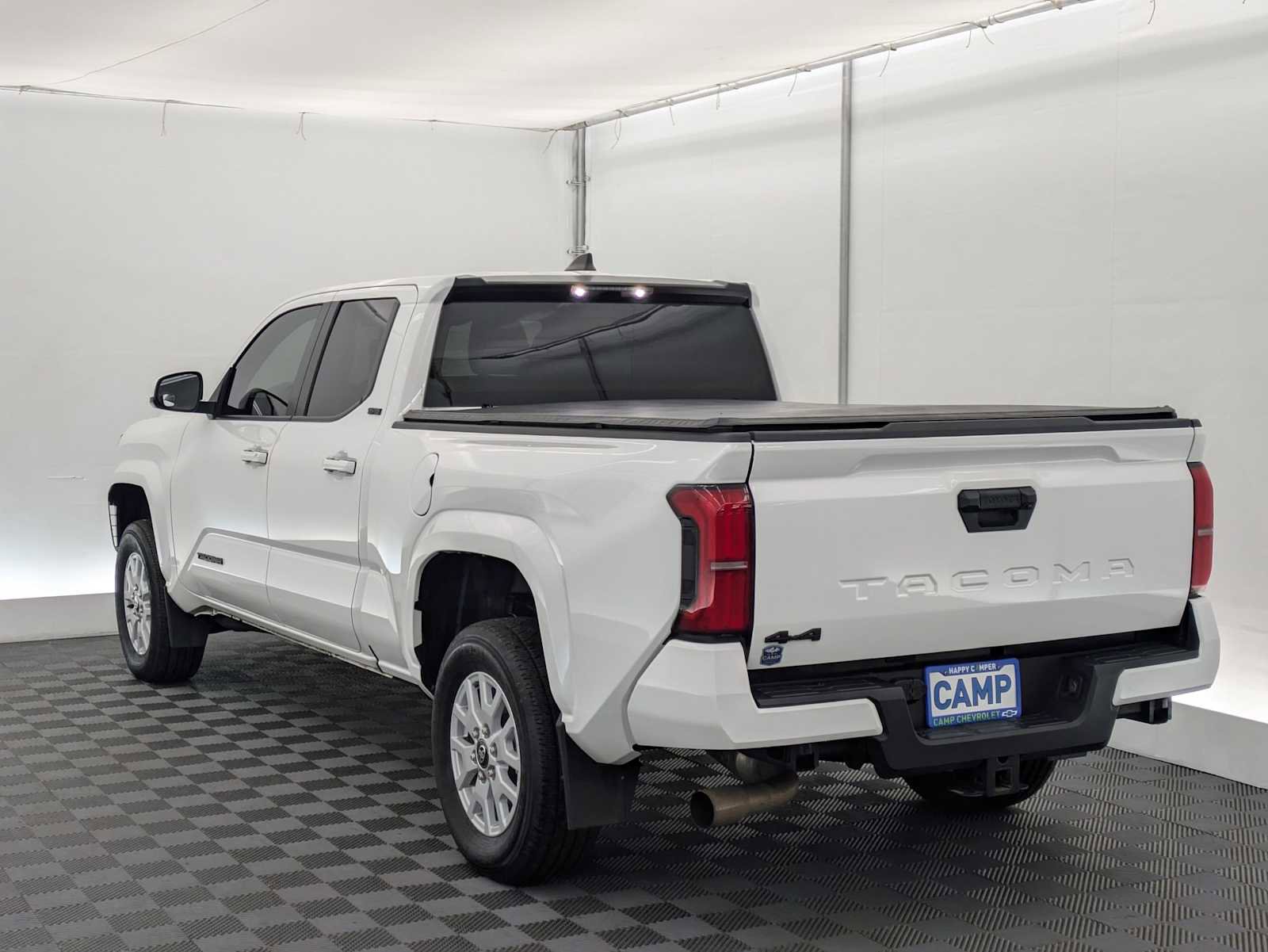Used 2024 Toyota Tacoma SR5 AWD/4WD image 4