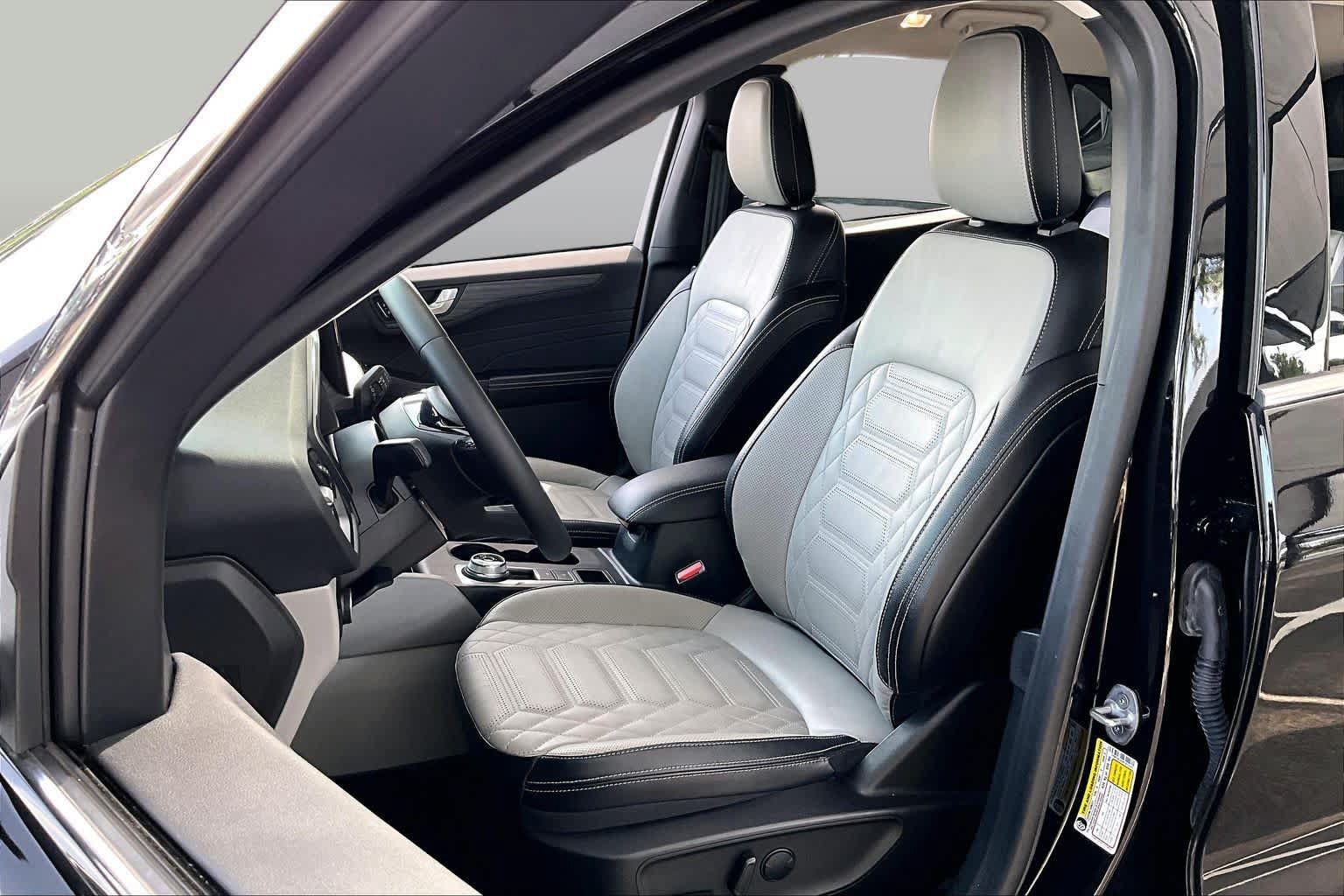 Used 2023 Ford Escape Platinum w/ Premium Technology Package AWD/4WD image 8