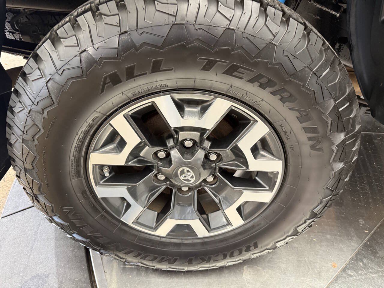 Used 2020 Toyota Tacoma TRD Off-Road w/ Technology Package AWD/4WD image 38