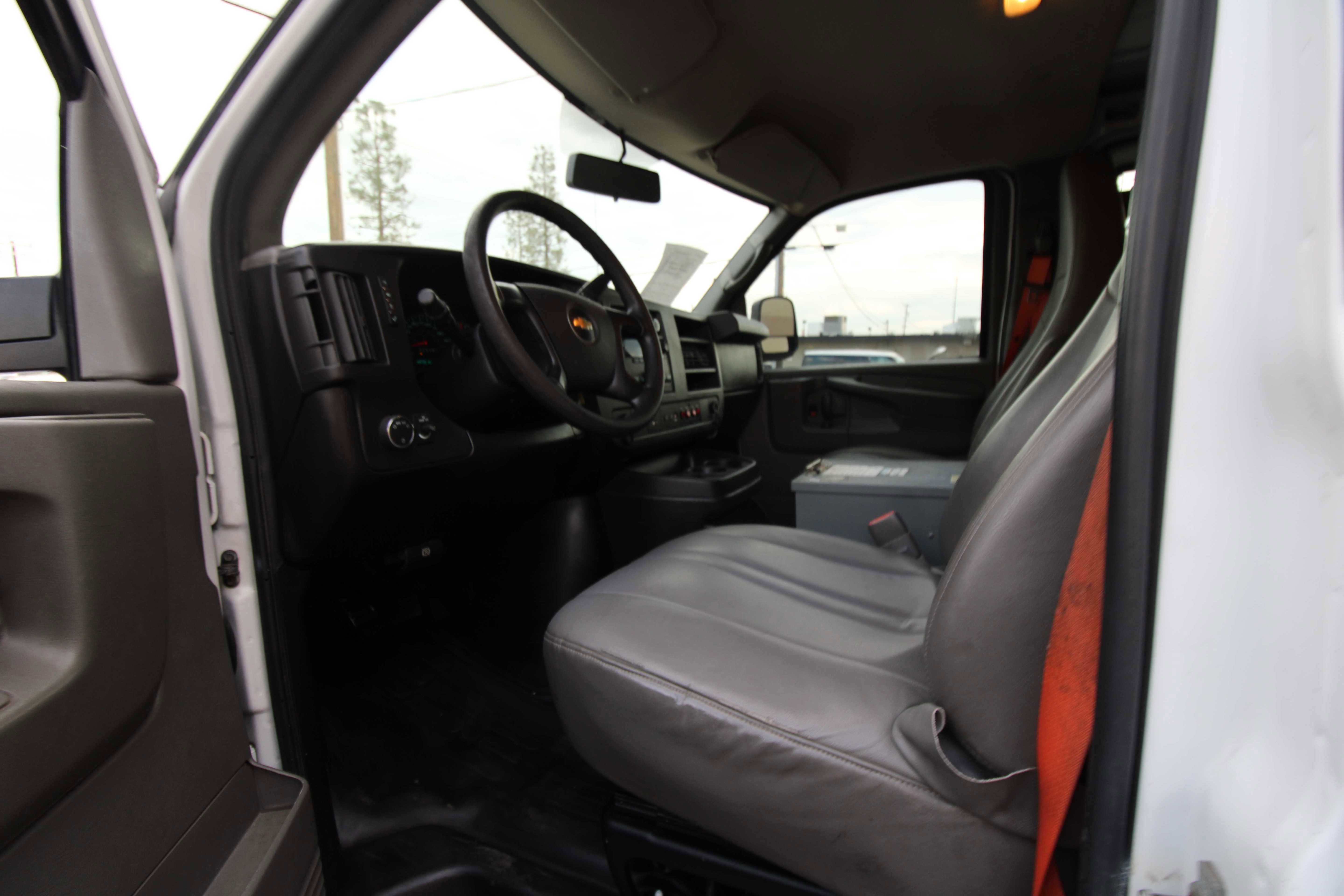 Used 2014 Chevrolet Express 2500 image 21