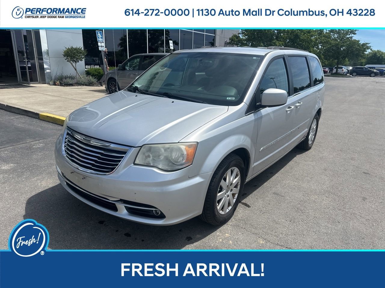 Used 2012 Chrysler Town & Country Touring w/ Entertainment Group #1 FWD image 7