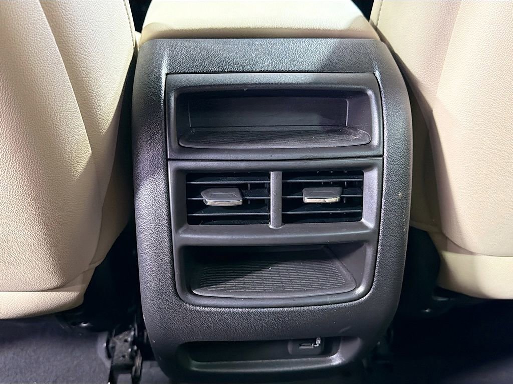 Used 2018 Cadillac XT5 FWD image 23