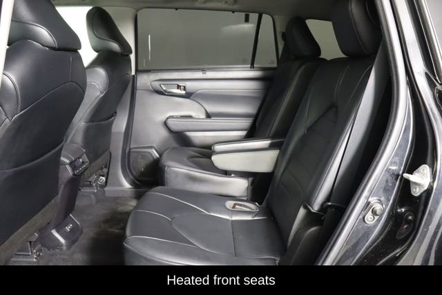 Used 2022 Toyota Highlander XLE FWD image 16