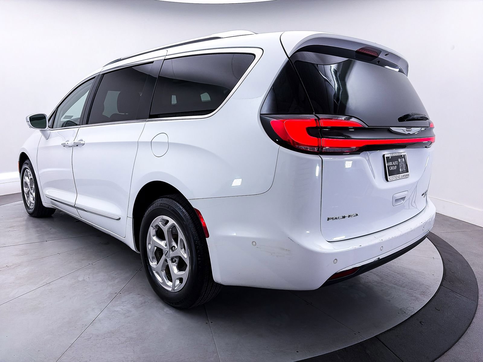 Used 2021 Chrysler Pacifica Limited w/ Premium & Safety Sphere Group image 14
