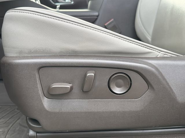 Used 2022 GMC Yukon SLT w/ SLT Premium Package image 28