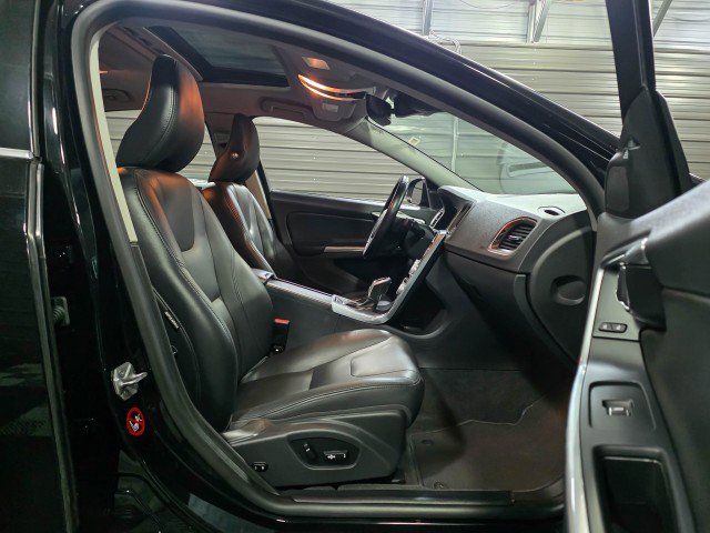 Used 2017 Volvo S60 T5 Inscription w/ Climate Package image 15