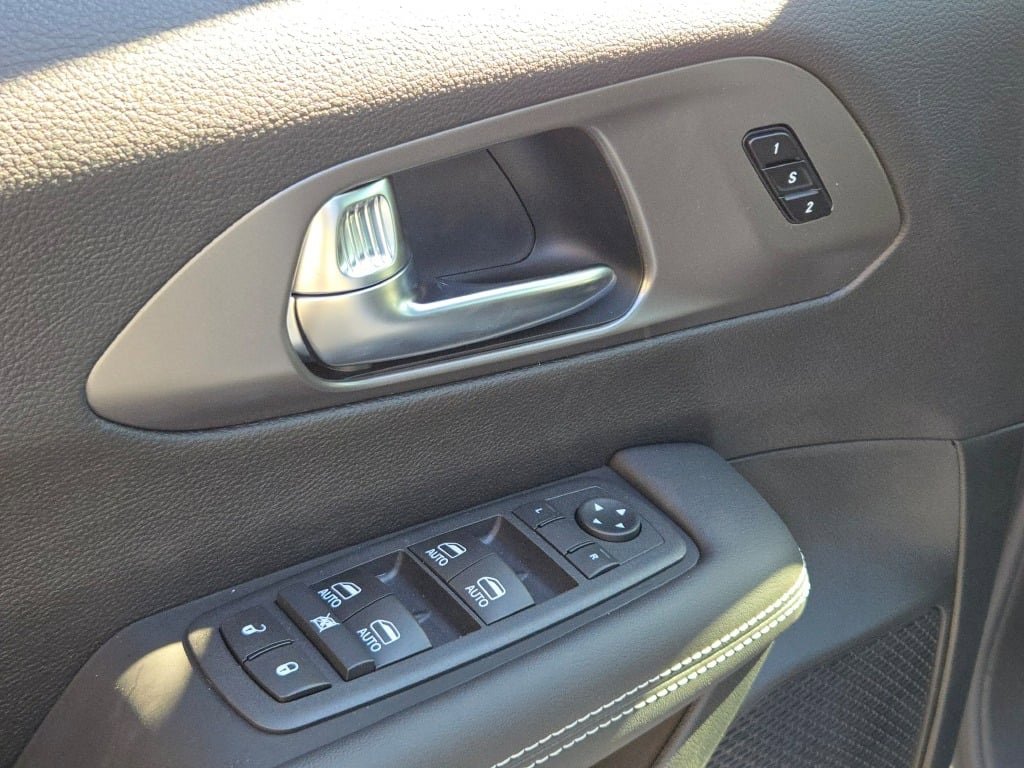 New 2026 Chrysler Pacifica Select image 23