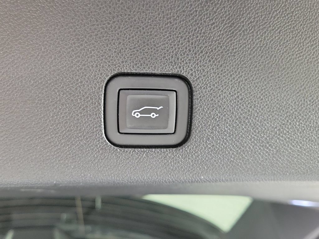 Certified 2024 Cadillac XT6 Luxury w/ LPO, Floor Liner Package FWD image 9