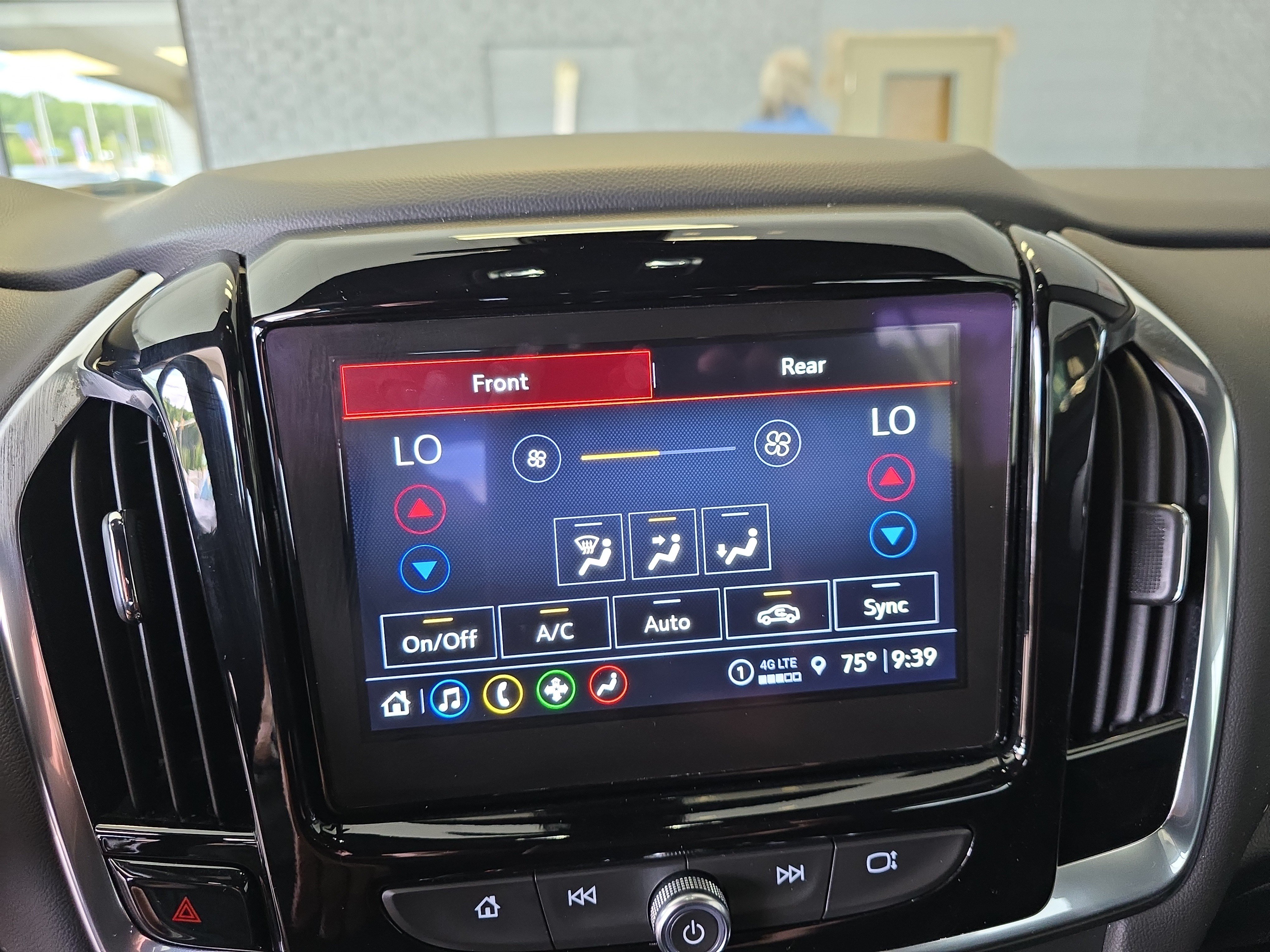 Used 2023 Chevrolet Traverse LT AWD/4WD image 33