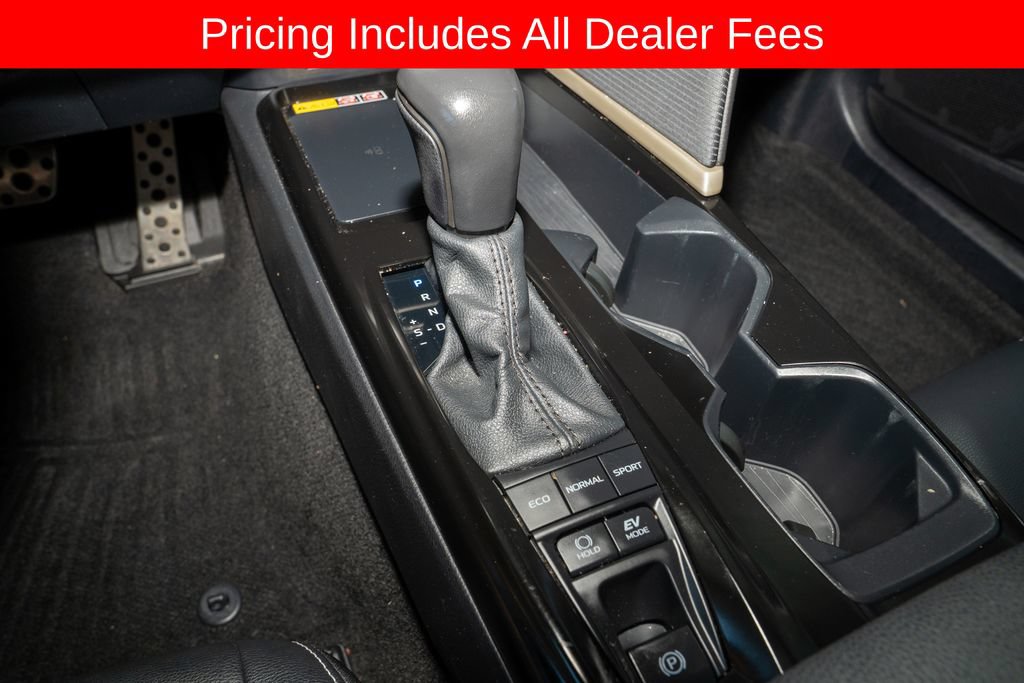 Used 2025 Toyota Camry SE w/ Convenience Package FWD image 15