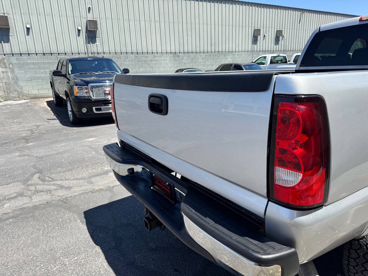 Used 2006 Chevrolet Silverado 3500 LT w/ Heavy-Duty Power Package AWD/4WD image 19