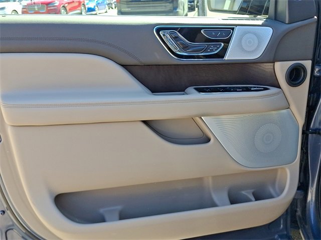 Used 2022 Lincoln Navigator Reserve image 12