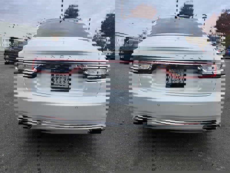 Used 2019 Lincoln Continental Select image 4
