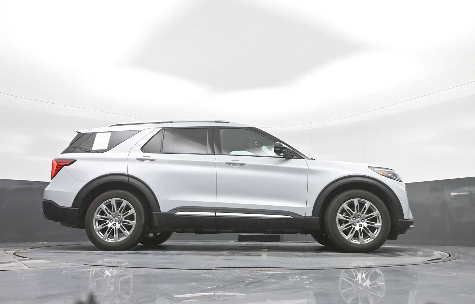 Used 2025 Ford Explorer Platinum image 36