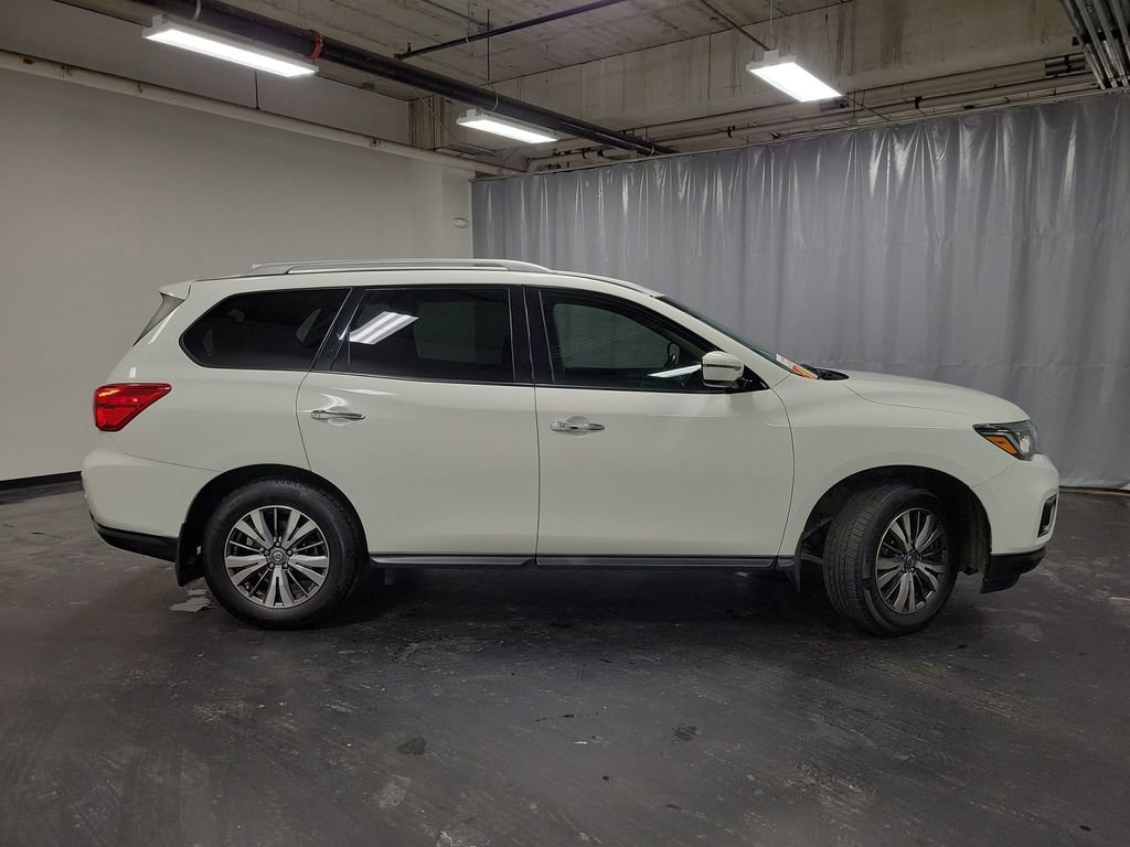 Used 2019 Nissan Pathfinder SV image 10