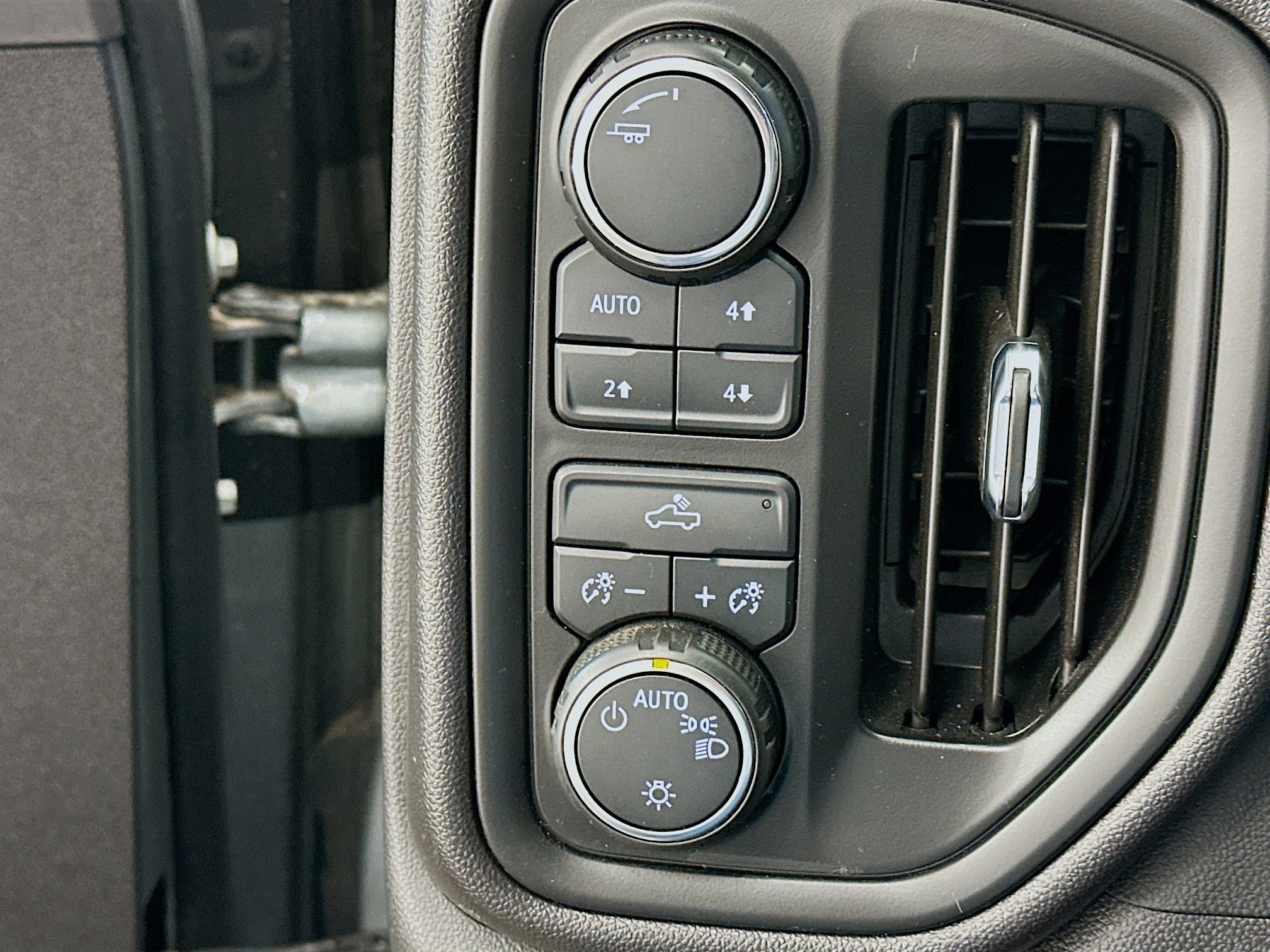 Used 2024 Chevrolet Silverado 1500 Custom Trail Boss w/ LPO, Dark Essentials Package image 17