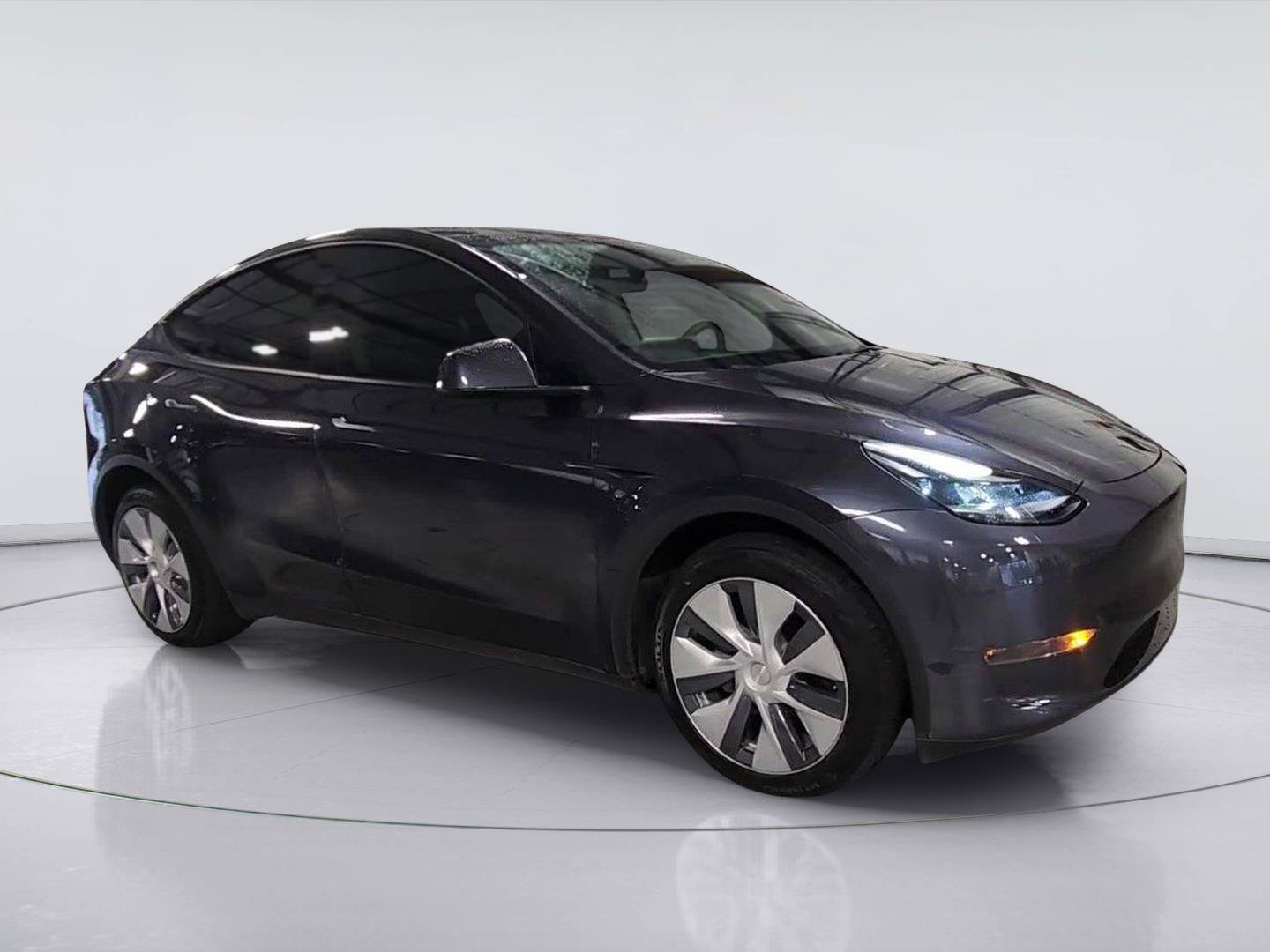 Used 2024 Tesla Model Y Long Range AWD/4WD image 2