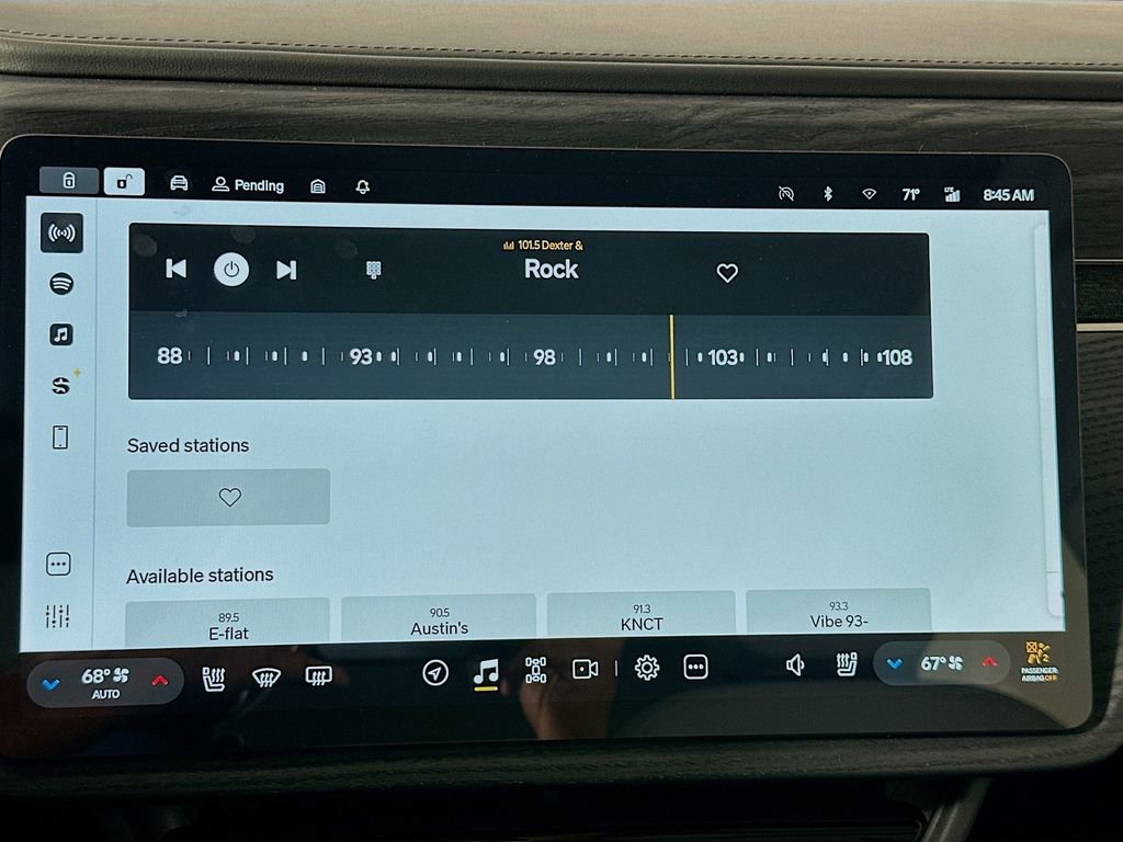 Used 2025 Rivian R1T Adventure image 15