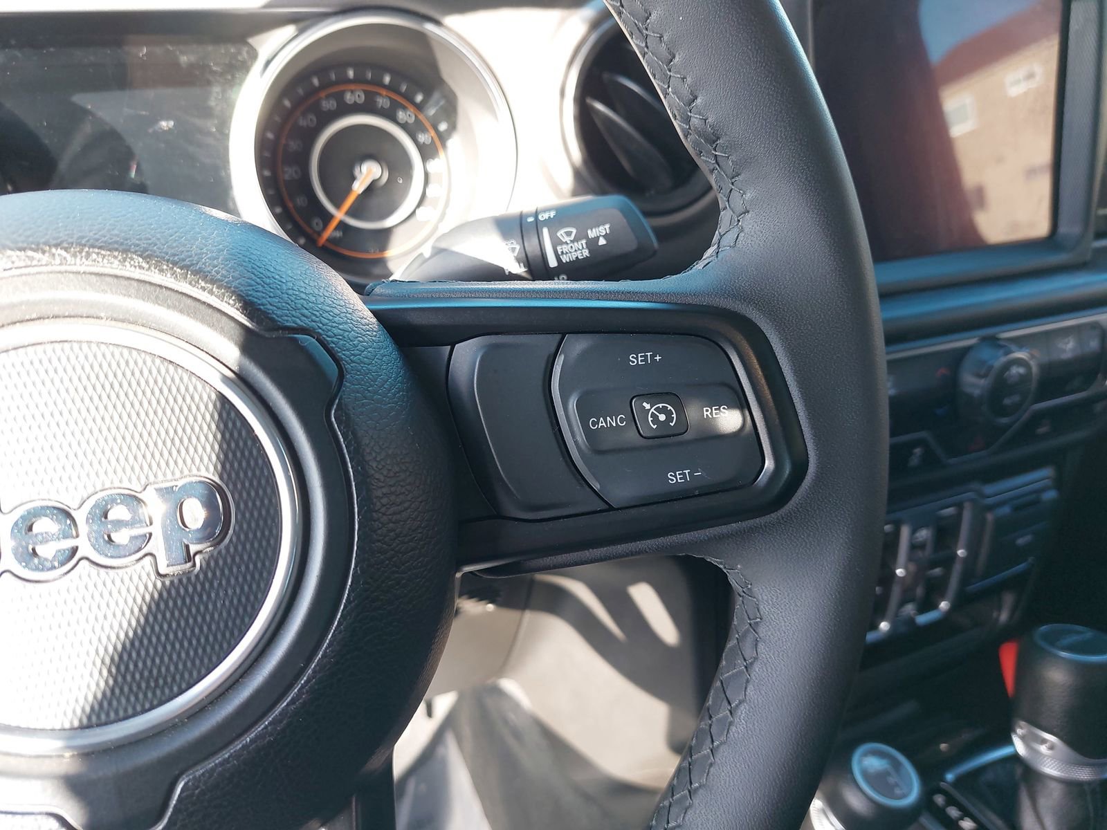 Used 2023 Jeep Gladiator Sport AWD/4WD image 17