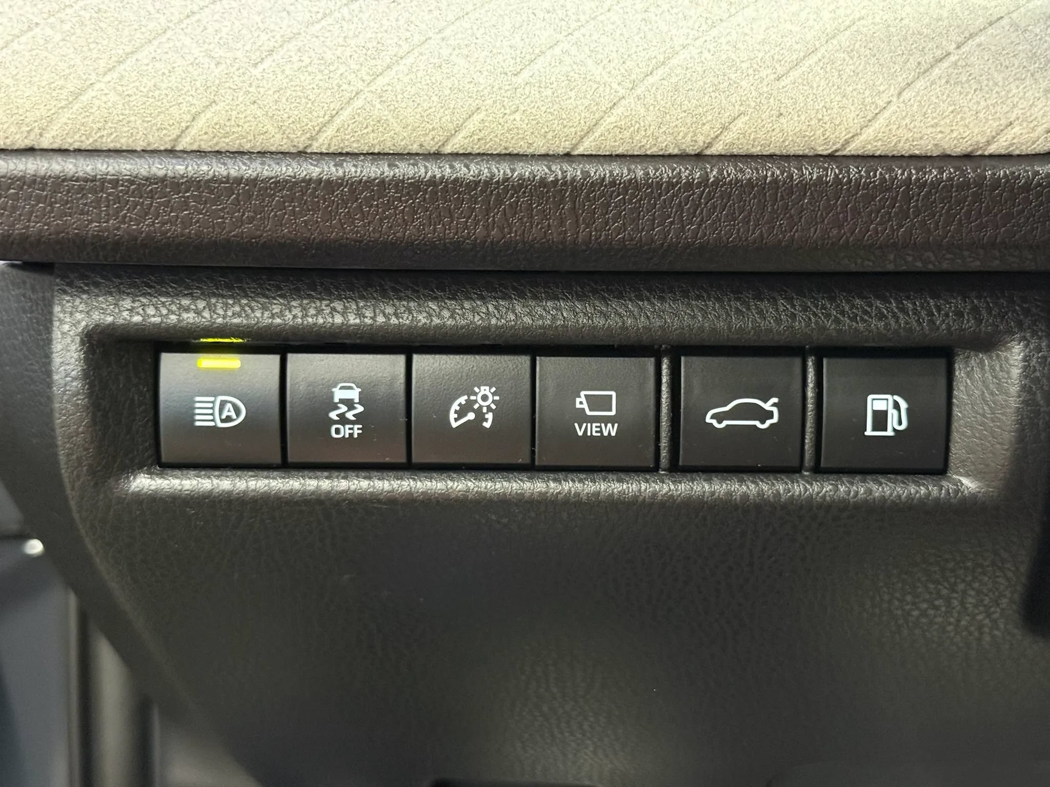 Used 2026 Toyota Camry XLE w/ Premium Plus Package FWD image 18