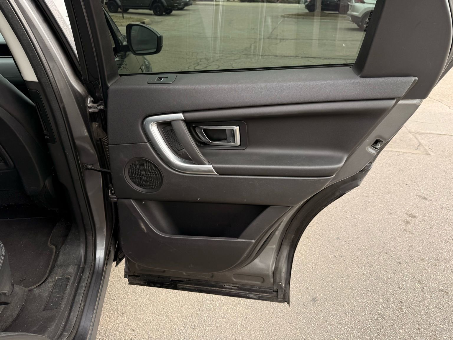 Used 2016 Land Rover Discovery Sport SE image 16