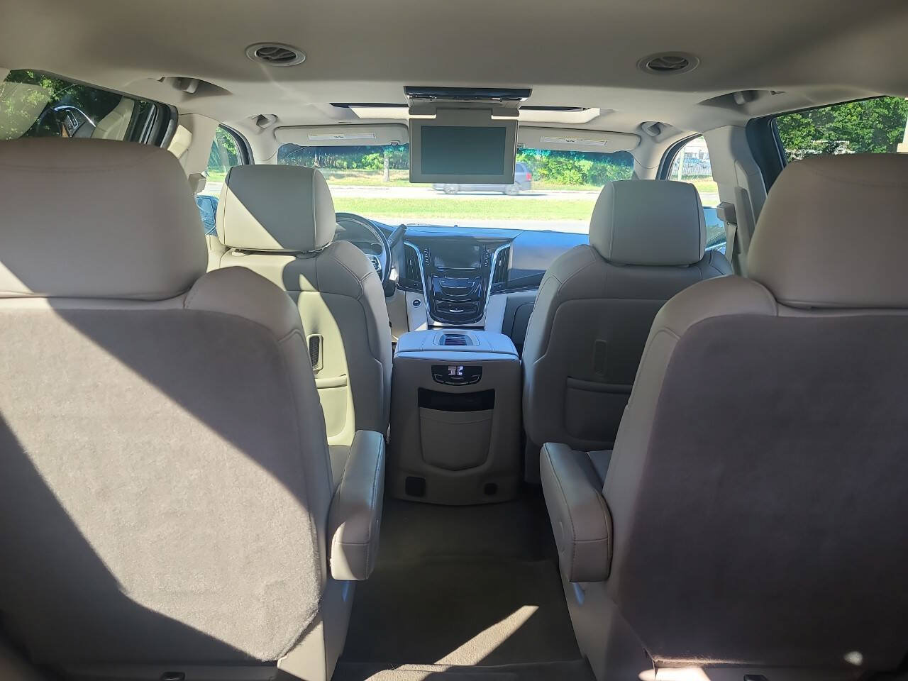 Used 2019 Cadillac Escalade Luxury AWD/4WD image 37