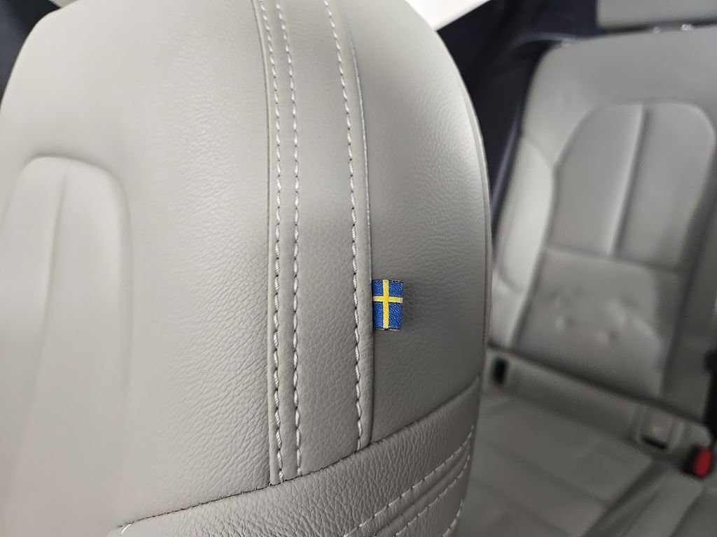 Certified 2024 Volvo XC40 B5 Plus w/ Climate Package image 21