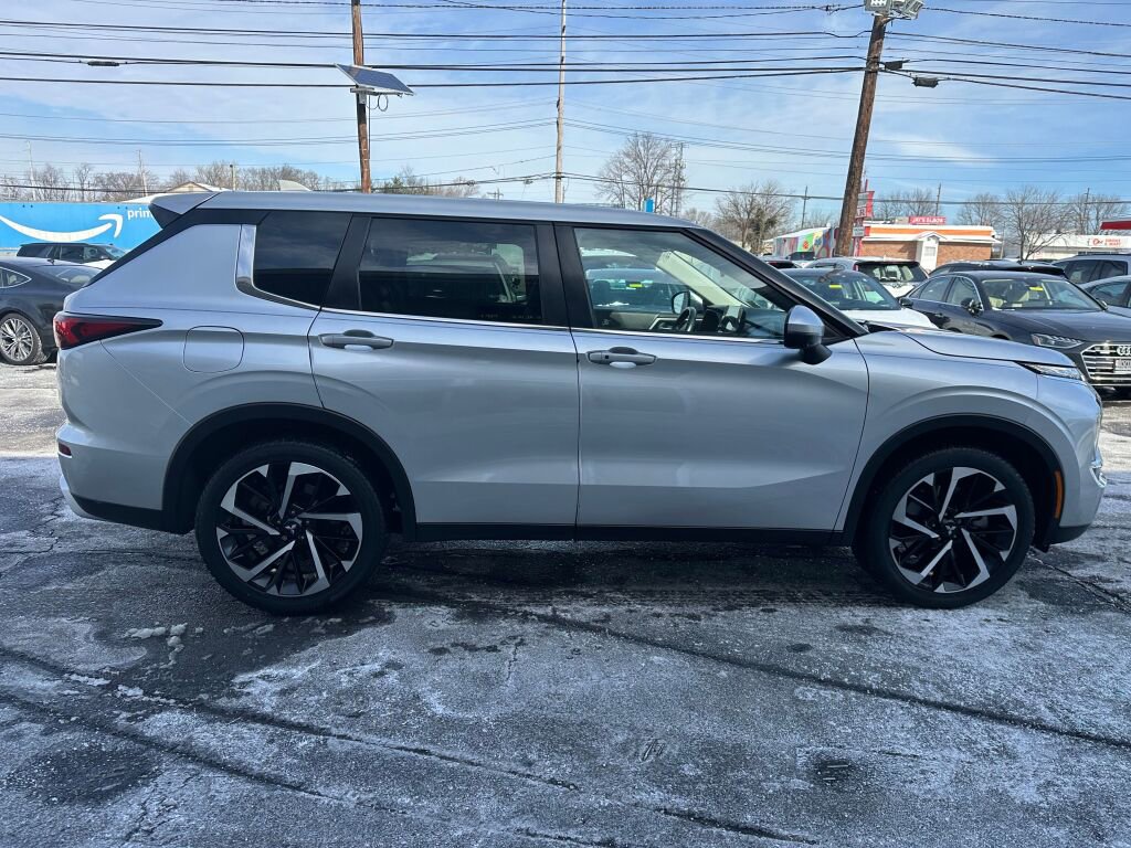 Used 2022 Mitsubishi Outlander SE image 8