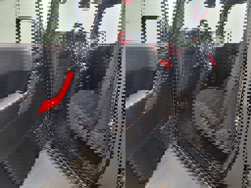 Used 2018 Jeep Wrangler Unlimited Rubicon w/ Connectivity Group image 18