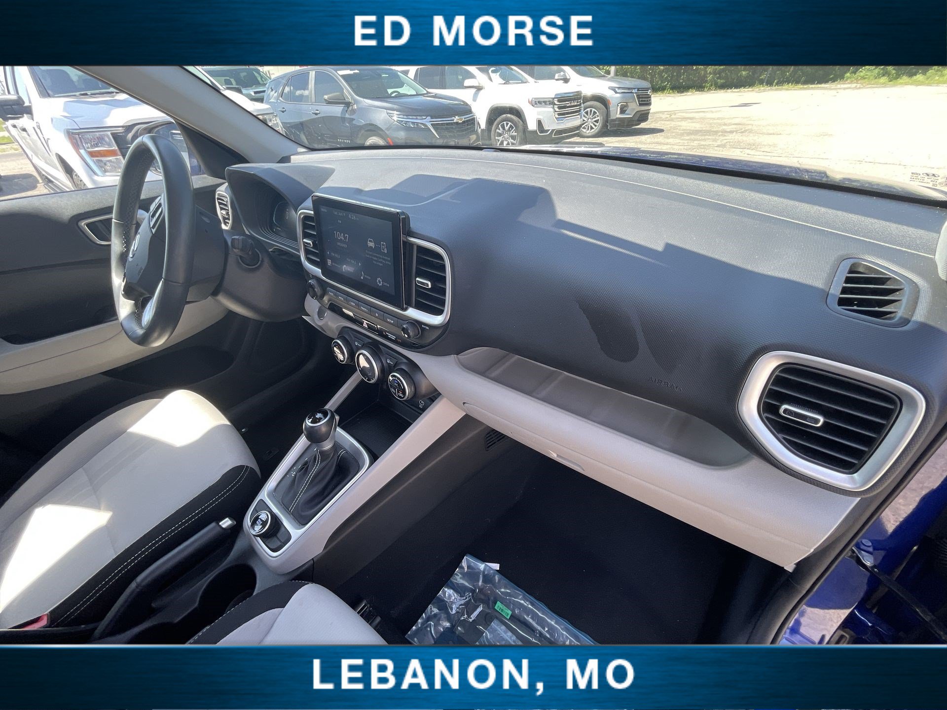 Used 2025 Hyundai Venue SEL FWD image 27