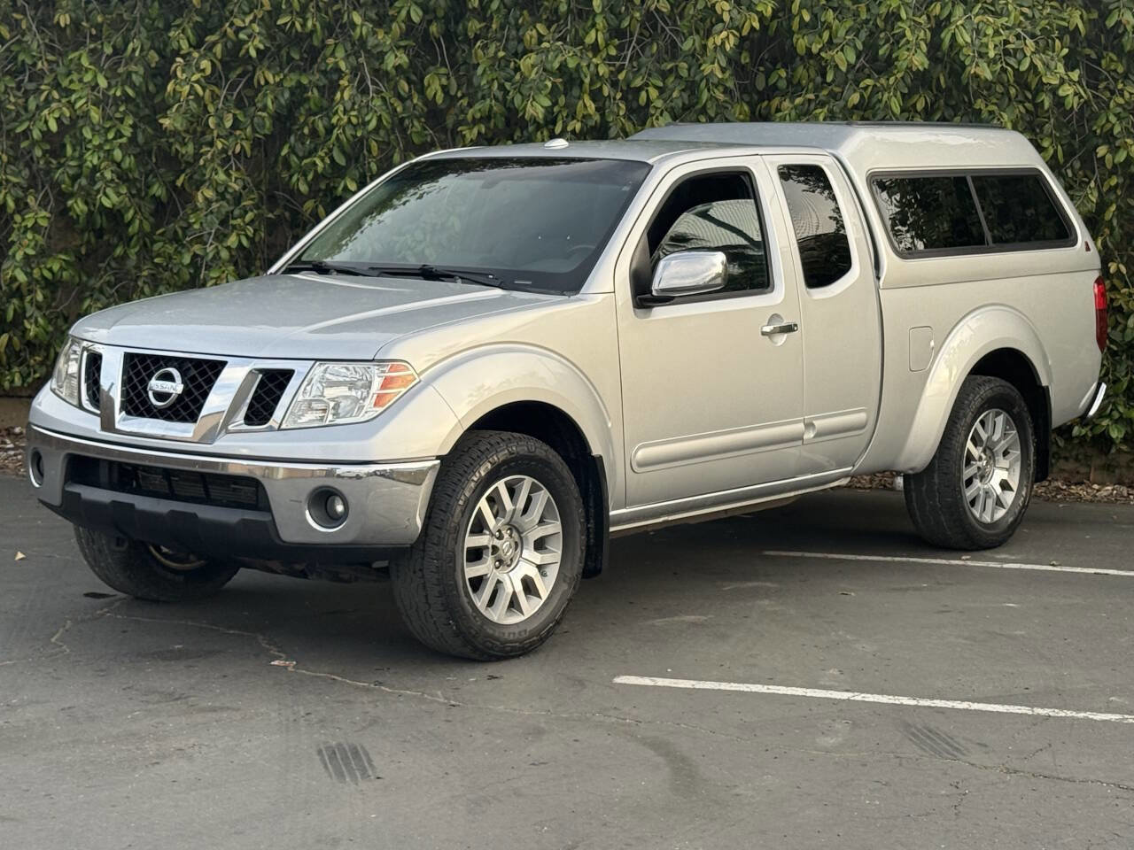 Used 2010 Nissan Frontier LE AWD/4WD image 4