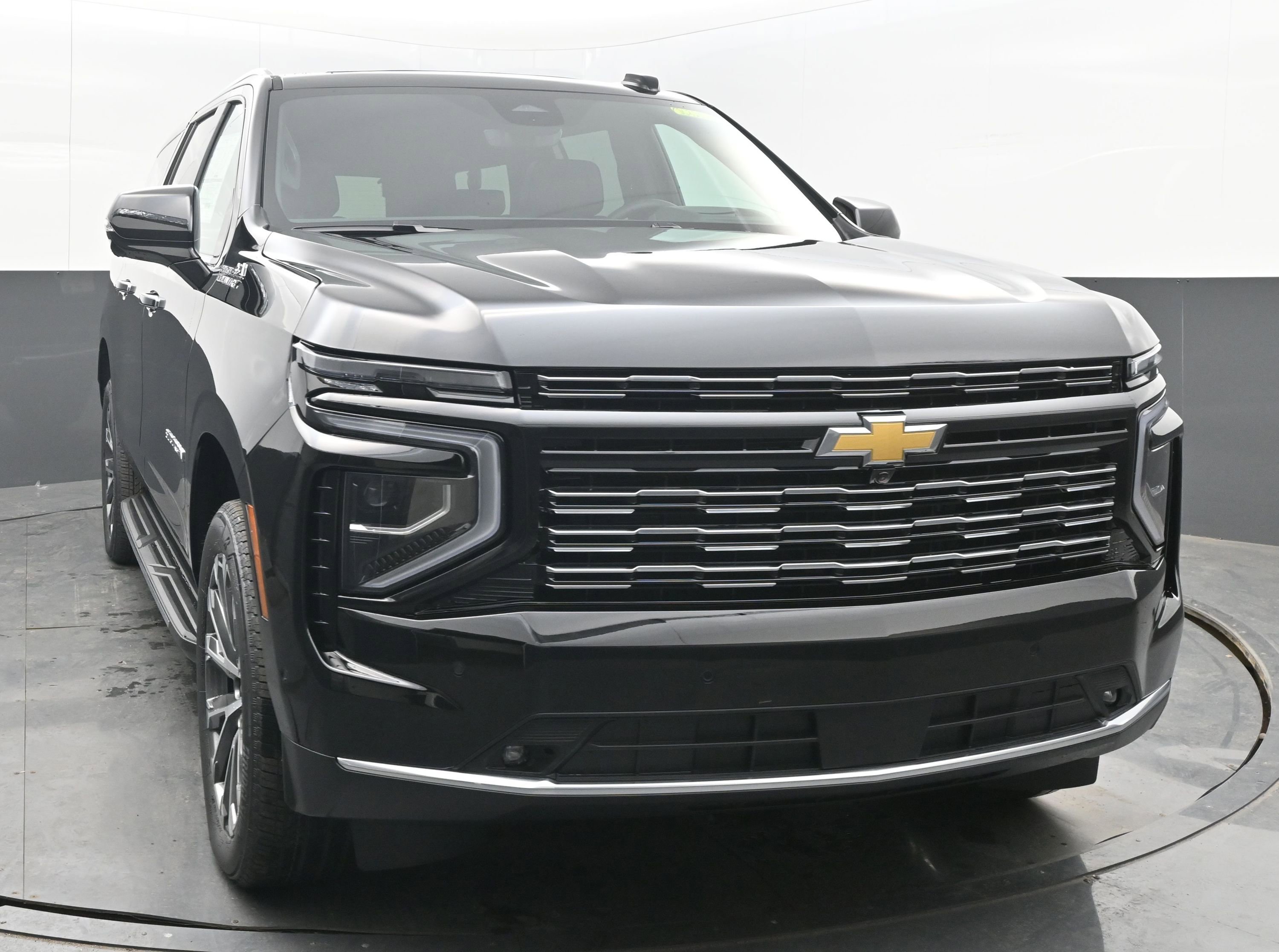 New 2026 Chevrolet Suburban High Country w/ Sun And Tow Package AWD/4WD image 3