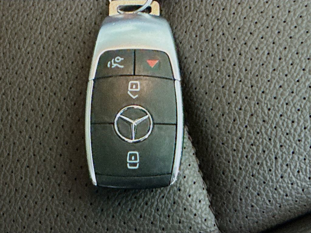 Used 2023 Mercedes-Benz GLS 450 4MATIC w/ AMG Line Exterior image 38
